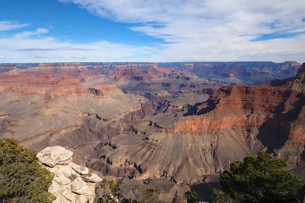 Vue du Grand Canyon depuis le sentier South Rim en hiver . — Photo