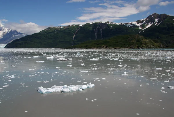 ハバード氷河とディセンチャントメントベイ、アラスカ. — ストック写真