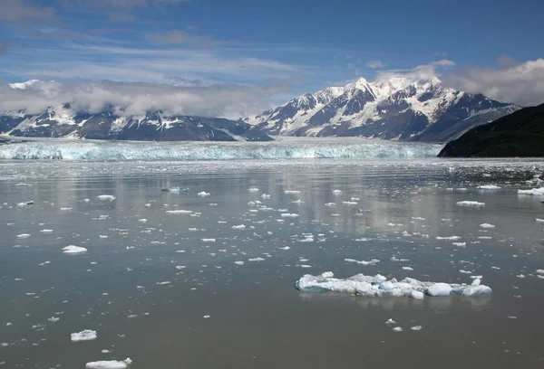 ハバード氷河とディセンチャントメントベイ、アラスカ. — ストック写真