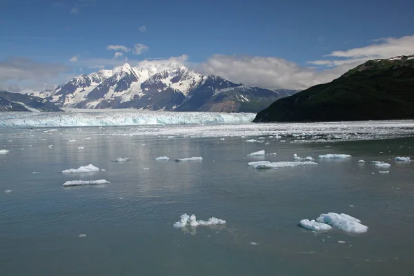 ハバード氷河とディセンチャントメントベイ、アラスカ. ロイヤリティフリーのストック写真