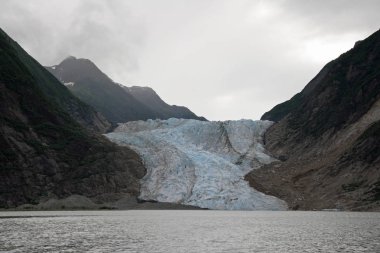 Davidson Glacier, Haines yakınlarındaki büyük bir vadi buzulu, Alaska.