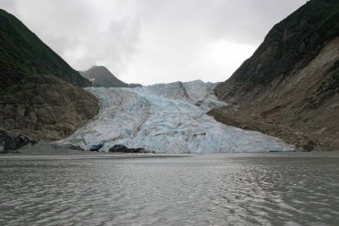 Davidson Glacier, Haines yakınlarındaki büyük bir vadi buzulu, Alaska.