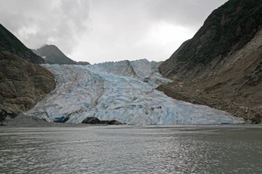 Davidson Glacier, Haines yakınlarındaki büyük bir vadi buzulu, Alaska.