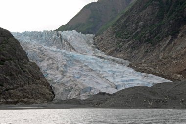 Davidson Glacier, Haines yakınlarındaki büyük bir vadi buzulu, Alaska.