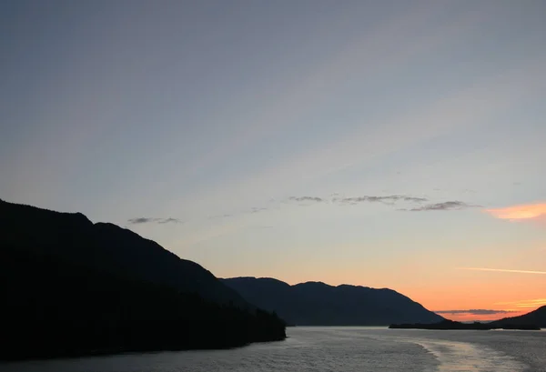 Захід сонця на внутрішній прохід, Аляска. — стокове фото