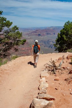Grand Canyon Güney Kaibab Trail genç kadın.
