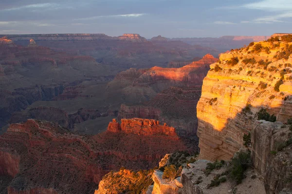 Ridges colorées du Grand Canyon au coucher du soleil sur Hopi Point . — Photo