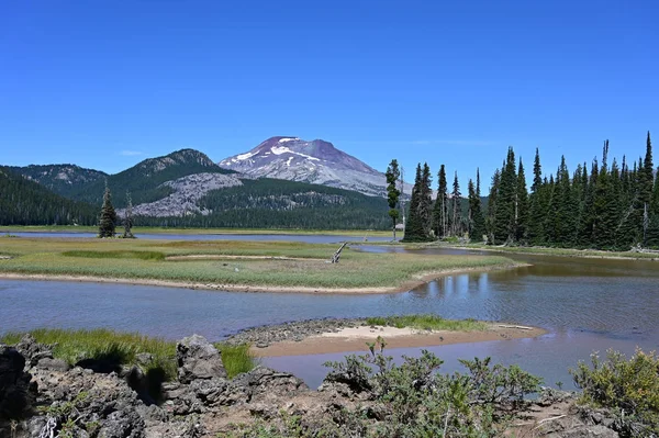 Suster Selatan dari Sparks Lake, Oregon . — Stok Foto