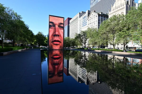 Millenium Park, Chicago taç Çeşme.