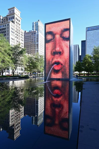 Millenium Park, Chicago taç Çeşme.