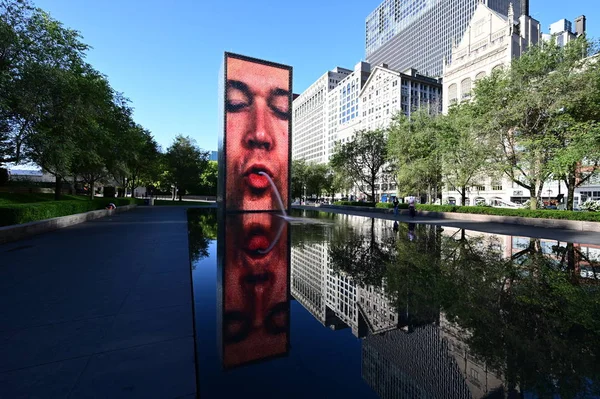Millenium Park, Chicago taç Çeşme.