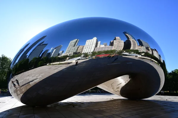 Cloud gate i millennium park, chicago. — Stockfoto