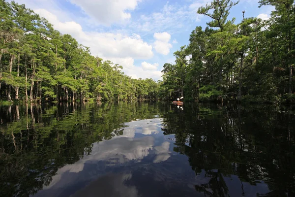 Balıkçı Koyu sakin bir yaz öğleden sonrası yansıması.
