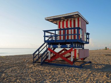 Miami Beach, Florida 'da renkli cankurtaran durağı.