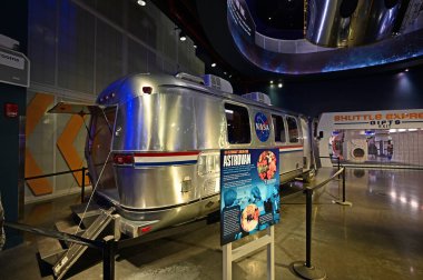 NASA Astrovan Kennedy Uzay Merkezi 'ndeki Atlantis Mekiği müzesinde sergileniyor.