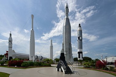 Tarihi roketler Kennedy Uzay Merkezi, Florida 'da sergileniyor..