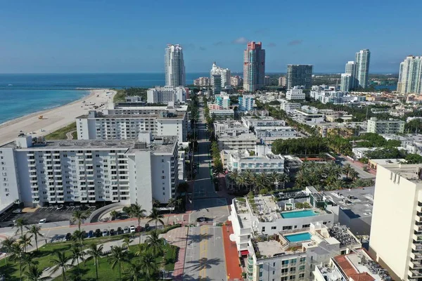 Flygfoto över South Beach och Lummus Park i Miami Beach, Florida duing COVID-19 avstängning. — Stockfoto