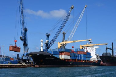 Kargo gemisi Miami, Florida Limanı 'nda.