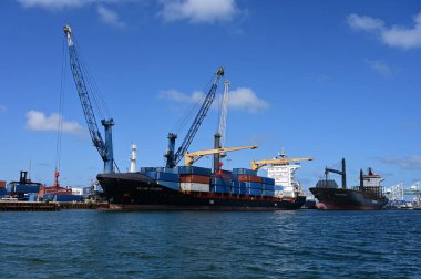 Kargo gemisi Miami, Florida Limanı 'nda.