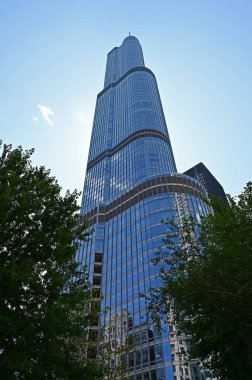 Chicago Nehri üzerindeki Trump Kulesi Chicago, Illinois.