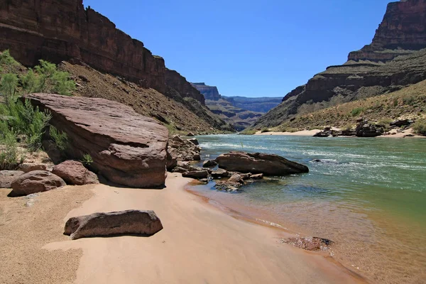 Río Colorado y granito se estrecha en el Parque Nacional del Gran Cañón, Arizona. — Foto de Stock