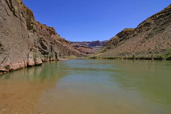 Río Colorado y granito se estrecha en el Parque Nacional del Gran Cañón, Arizona. — Foto de Stock