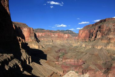 Grand Canyon NP 'nin kuzeyindeki Thunder River Trail' den Büyük Kanyon manzarası.