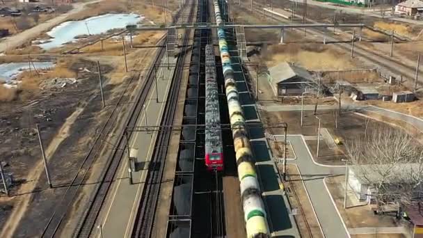 Τηλεκατευθυνόμενο Πιάνει Τρένο Και Κρατά Στο Πλαίσιο — Αρχείο Βίντεο