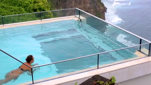 Girl Swims Pool Transparent Bottom Pool Located Altitude 150 Meters — Stock Video