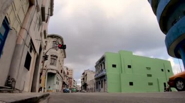 Havana / Küba - 03 22 2019: Havana kavşağında zaman atlamalı
