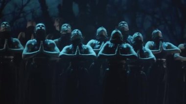 Vladivostok, Primorsky Krai / Rusya - 04 13 2019: Mistik tarzda bir dans grubunun performansı