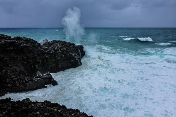 Pelota Otra Escena Las Olas Golpearon Las Rocas — Foto de Stock