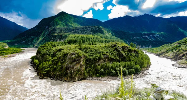 Paisaje Montaña Río Durante Día — Foto de Stock