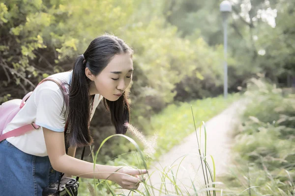 Asian Cute Girl Walking Park — Stock Photo, Image