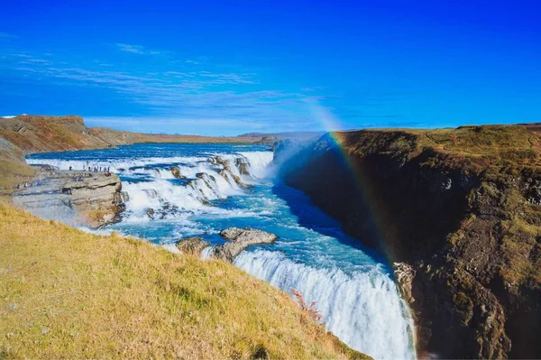 Hermosa Cascada Sobre Fondo Natural — Foto de Stock