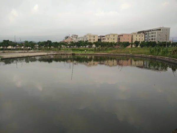 Hermoso Paisaje Con Lago Nubes — Foto de Stock