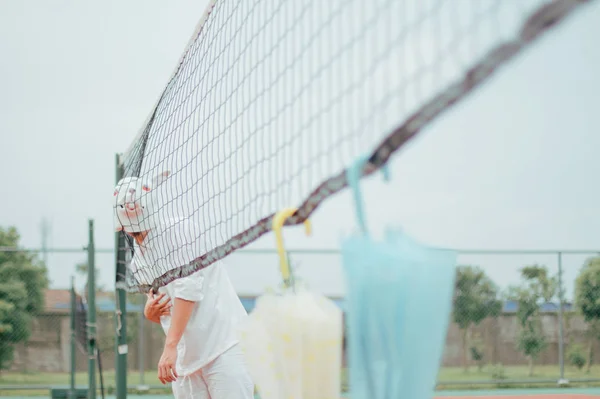 Mujer Jugando Golf Campo — Foto de Stock