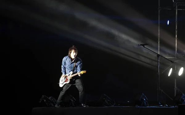 Músico Tocando Guitarra Garaje — Foto de Stock