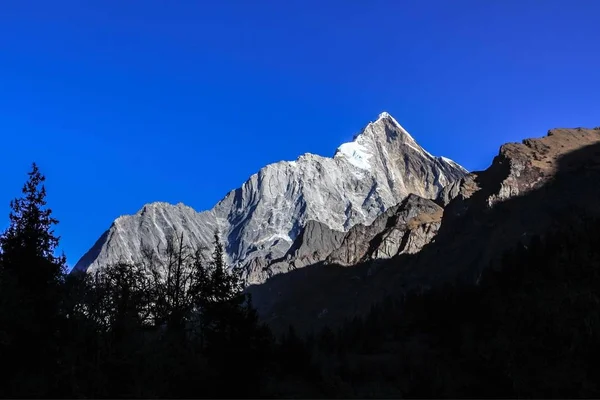Paisaje Montaña Con Montañas Cielo Azul — Foto de Stock