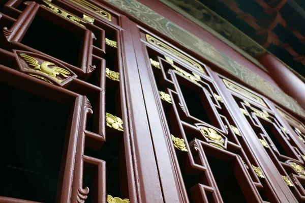 Drewniane Drzwi Świątyni — Zdjęcie stockowe