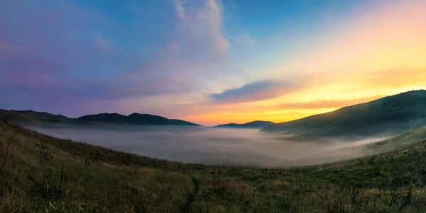 Sonnenaufgang Den Bergen Bei Sonnenuntergang — Stockfoto