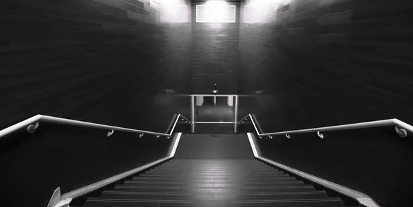 Tren Subterráneo Vacío Blanco Negro —  Fotos de Stock