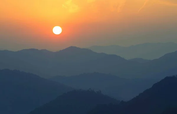 Schöner Sonnenuntergang Den Bergen — Stockfoto