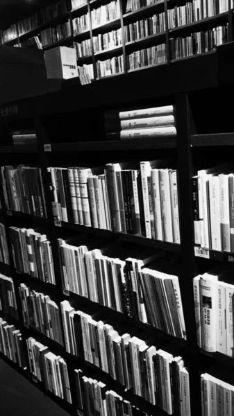 Βιβλιοπωλείο Κατάστημα Εσωτερικό Βιβλιοθήκη Βιβλία Λογοτεχνίας — Φωτογραφία Αρχείου