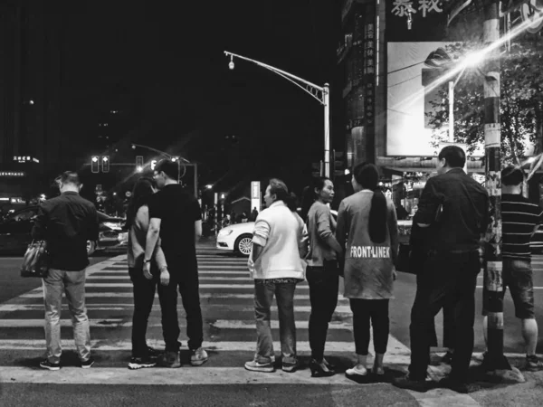 Multitud Personas Caminando Por Ciudad — Foto de Stock