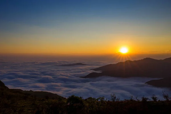 Sonnenaufgang Den Bergen Bei Sonnenuntergang — Stockfoto