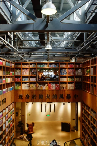 Interior Una Biblioteca Moderna — Foto de Stock