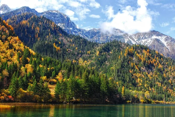 Hermoso Paisaje Montaña Con Lago — Foto de Stock