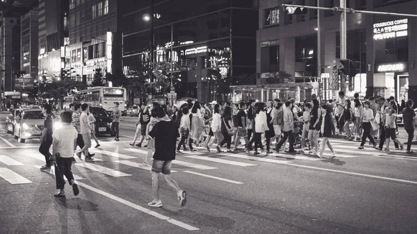 Gente Borrosa Caminando Por Calle Ciudad — Foto de Stock