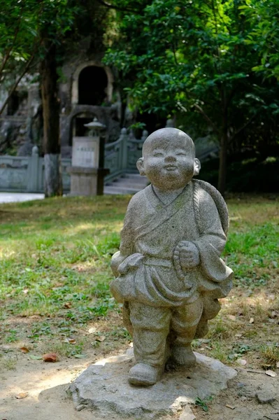 Escultura Una Estatua Una Joven Parque — Foto de Stock